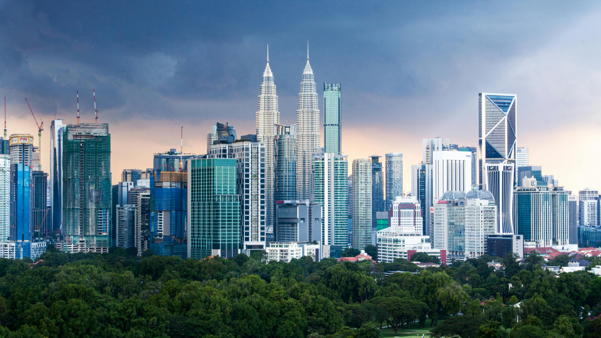 Navigating Payroll Risks: Why UAE Companies Choose Gonex for Operations in Malaysia