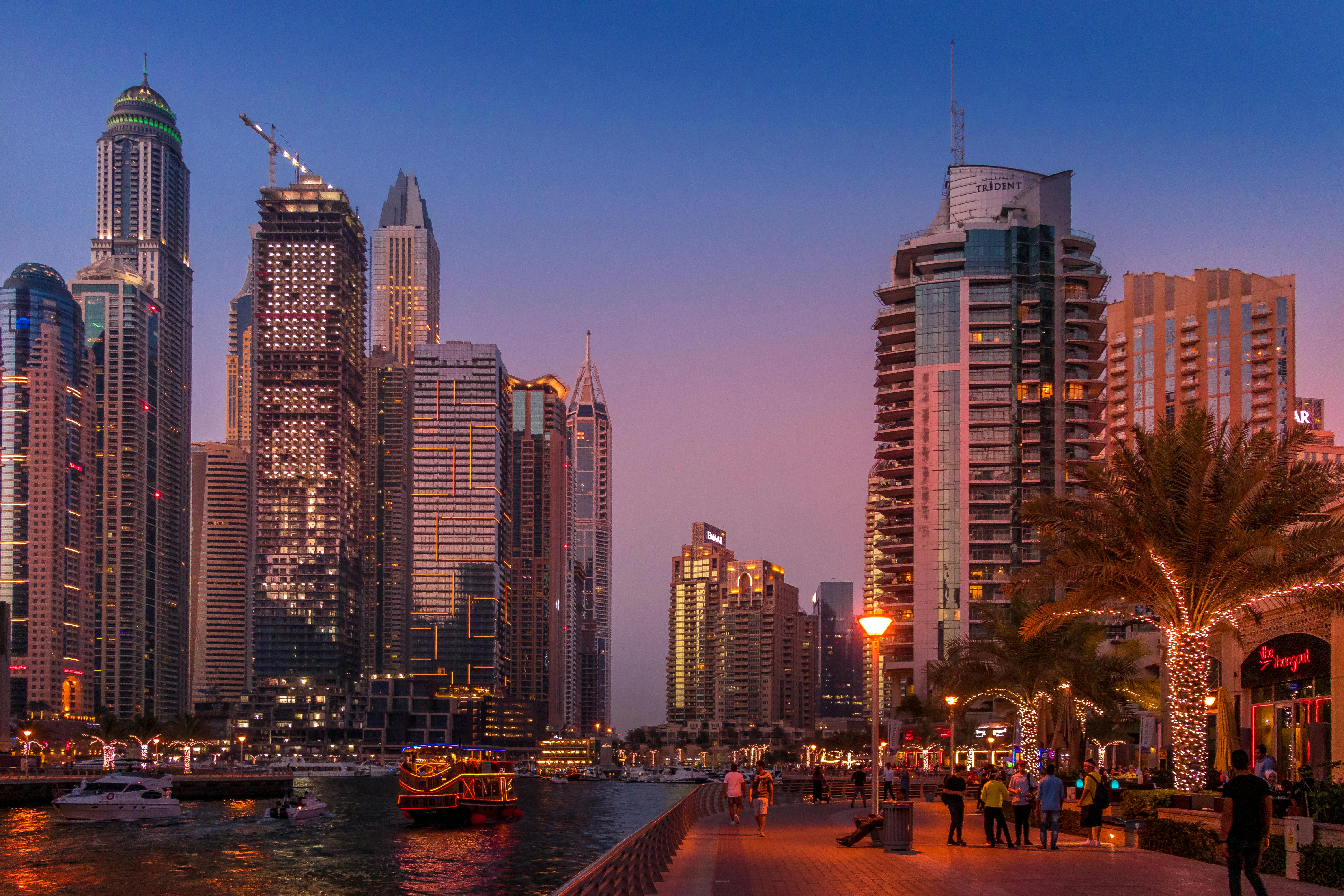 Comparing Employment Laws in the UK and UAE